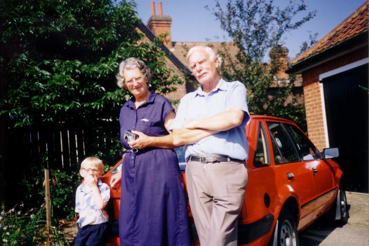 Jim and Enid Hyde outside Parkside, Woolverstone